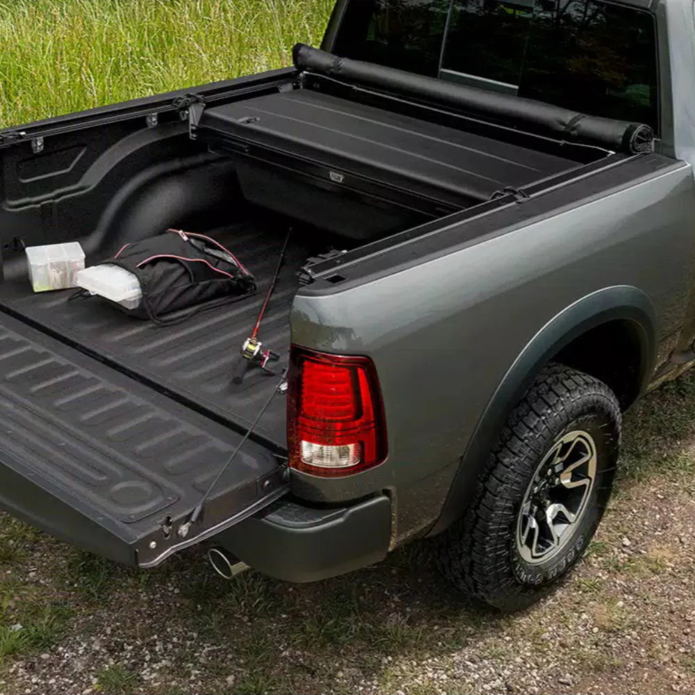 Deuce Soft Folding Tonneau Cover Tundra (2022+) - Image 2