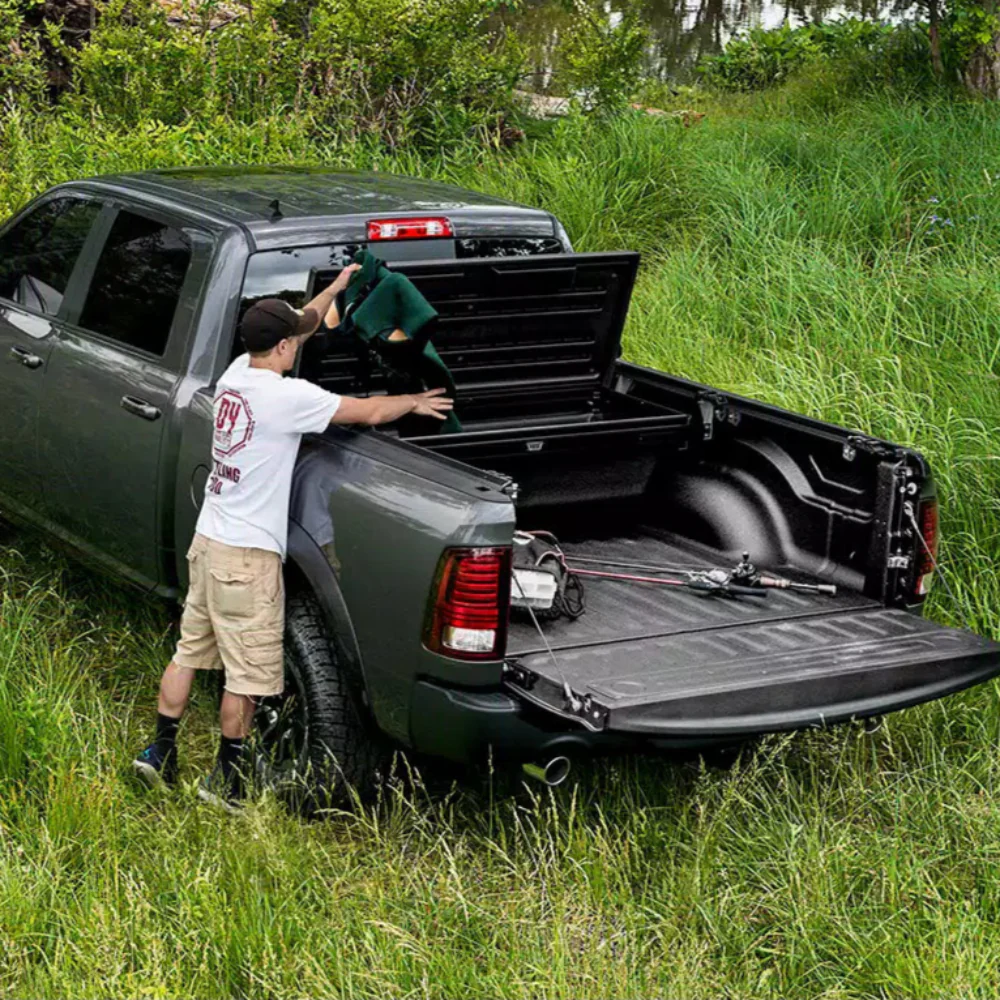 Deuce Soft Folding Tonneau Cover Tundra (2022+) - Image 3