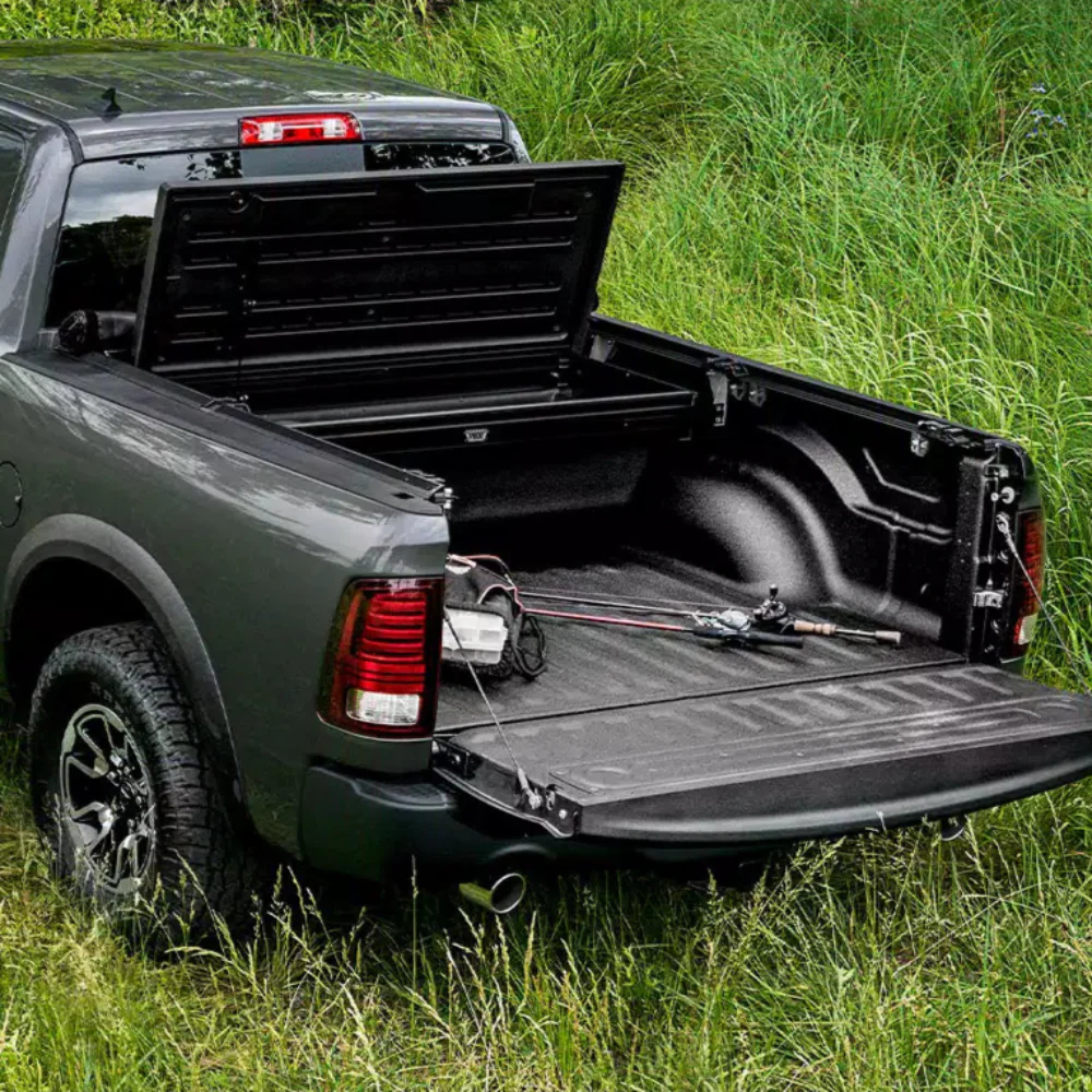 Deuce Soft Folding Tonneau Cover Tundra (2022+) - Image 4