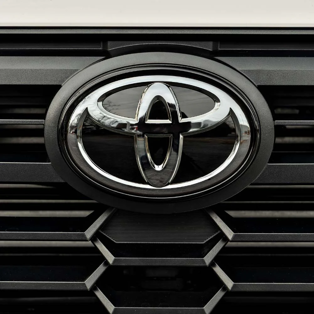 OEM Illuminated Front Grille Emblem 4Runner (2025+) - Image 8