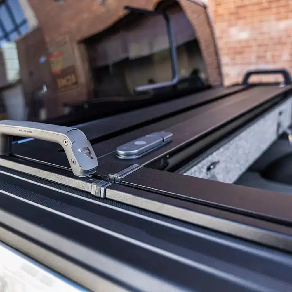 RetraxPro FRC-4000 EZ-OFF Manual Retractable Tonneau Cover w/ T-Slot Rails Tacoma (2024+) - Image 12