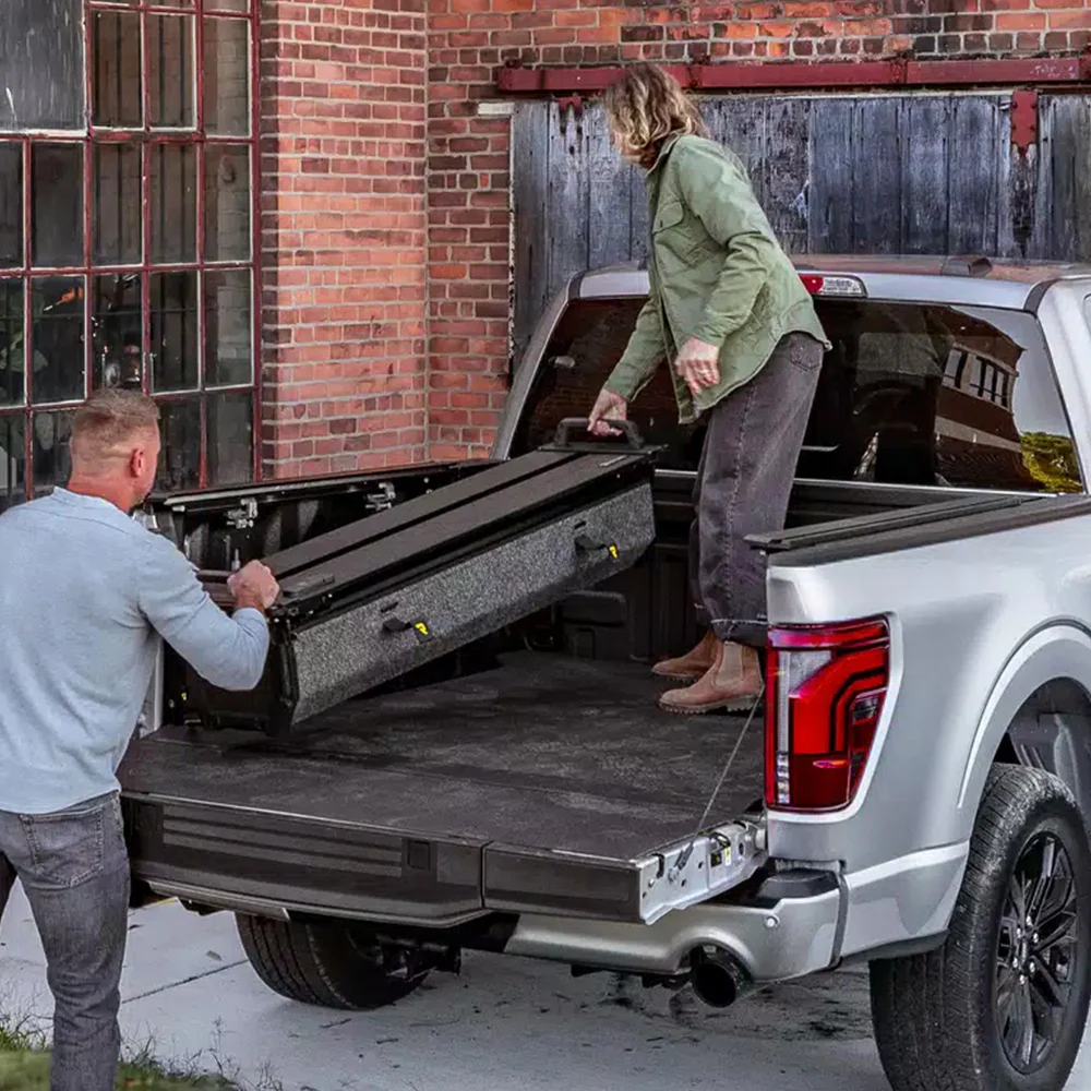 RetraxPro FRC-4000 EZ-OFF Manual Retractable Tonneau Cover w/ T-Slot Rails Tacoma (2024+) - Image 14