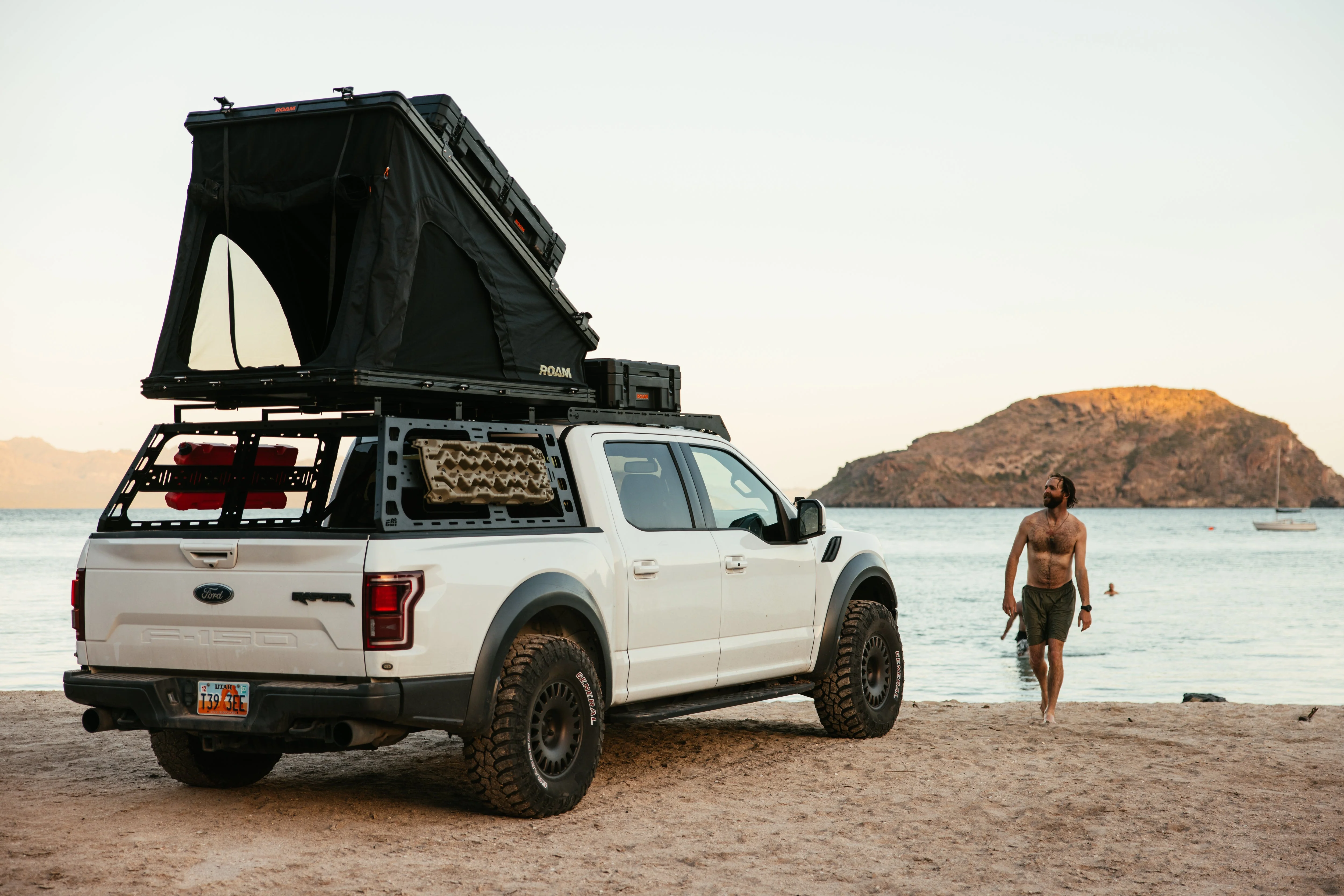 The Desperado Hardshell Rooftop Tent - Image 13