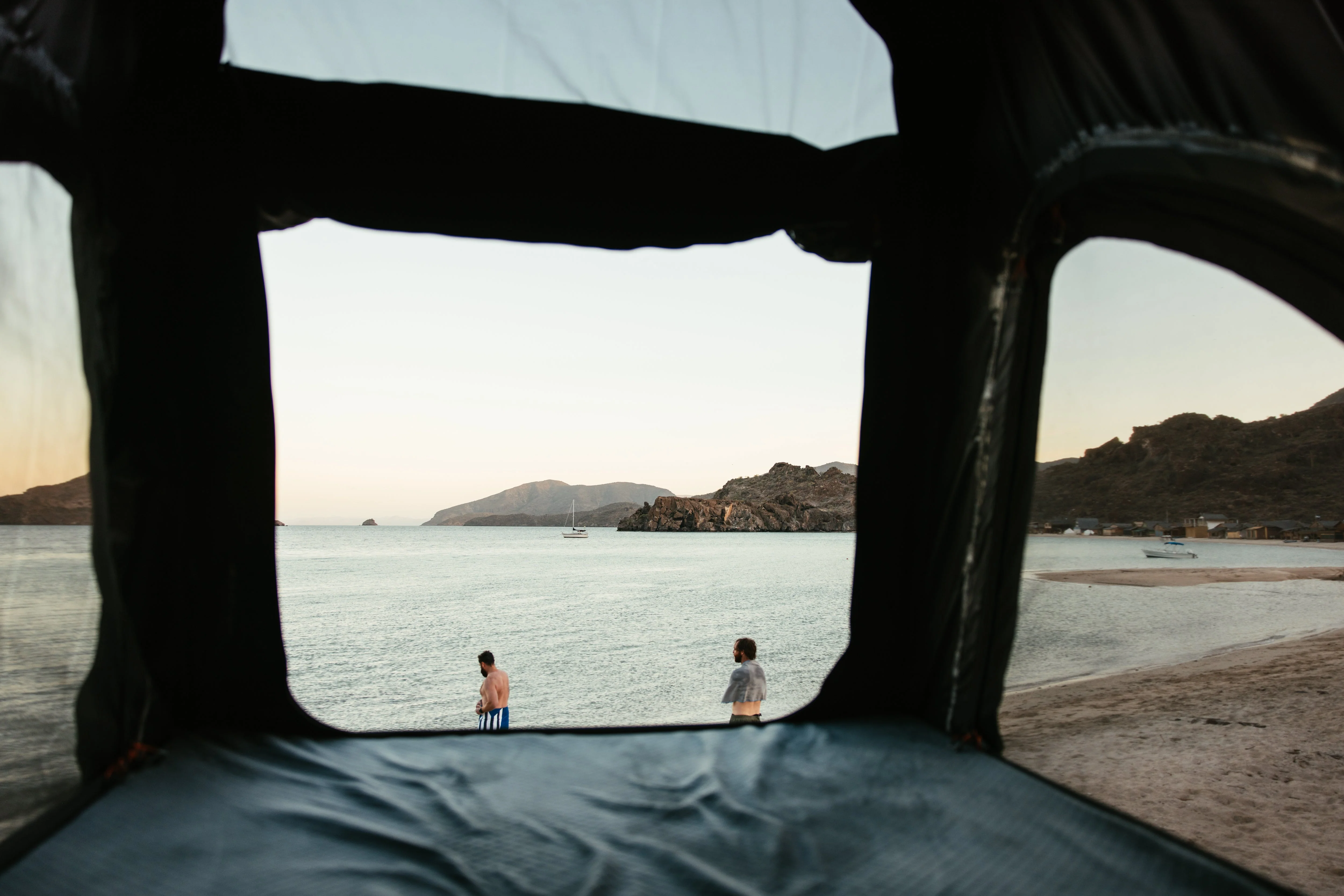 The Desperado Hardshell Rooftop Tent - Image 14